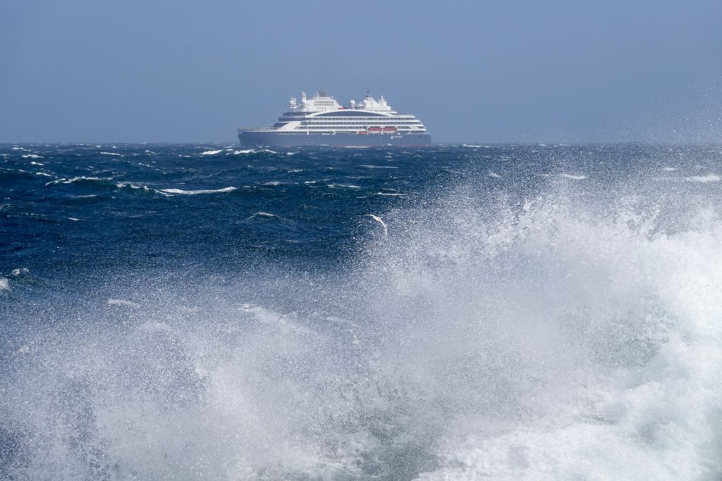 Rough seas with large swells around the Antarctica peninsula